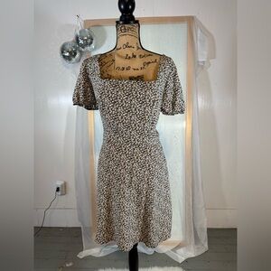 Small flower dress with cute back 🌻🌻